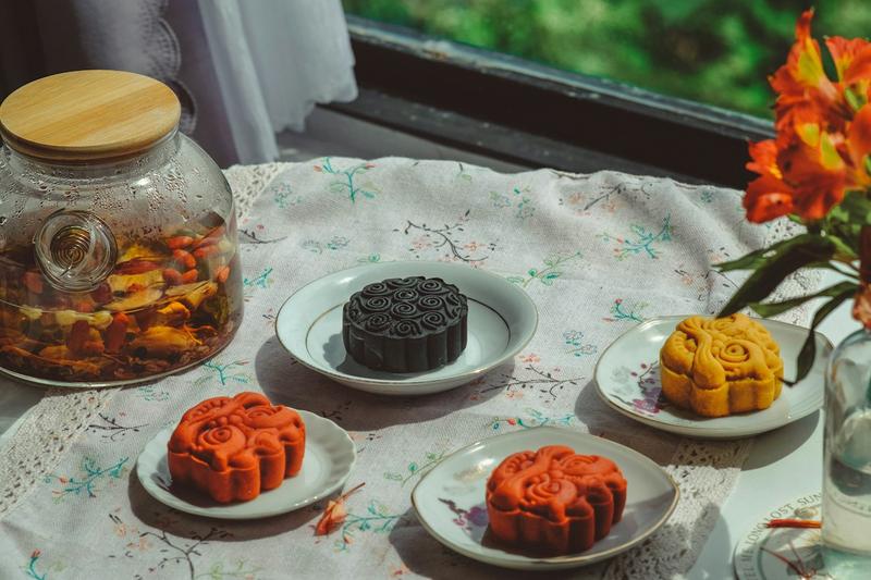中秋节配图：月饼与茶点